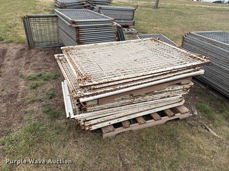 image for item EI7690 Approximately 45 livestock panels