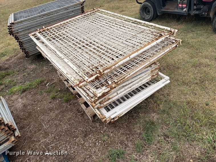 image for item EI7690 Approximately 45 livestock panels