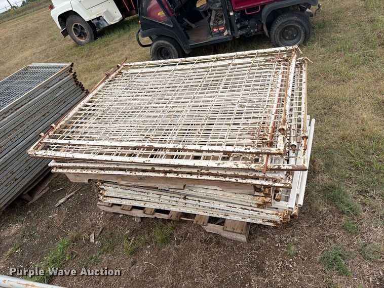 image for item EI7690 Approximately 45 livestock panels