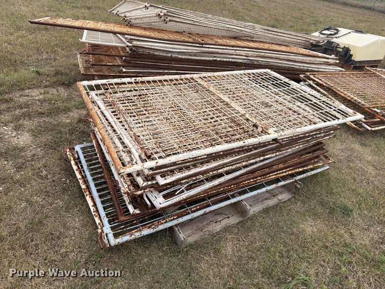 image for item EI7690 Approximately 45 livestock panels