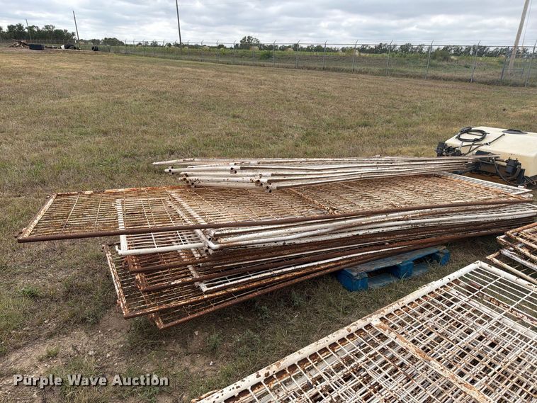 image for item EI7690 Approximately 45 livestock panels