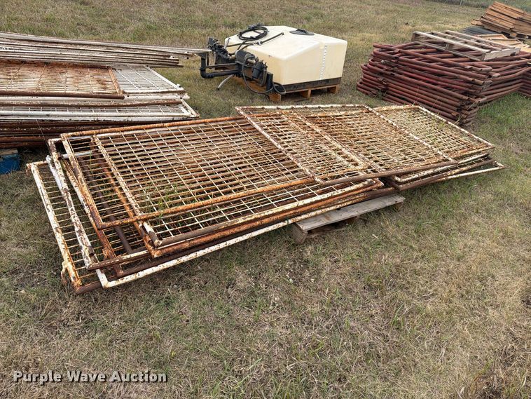 image for item EI7690 Approximately 45 livestock panels
