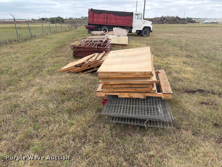 image for item EI7692 Poultry cages