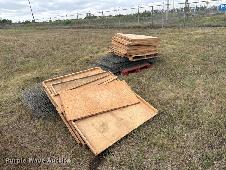 image for item EI7692 Poultry cages