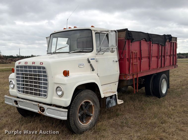 image for item EI7694 1974 Ford F700 grain truck