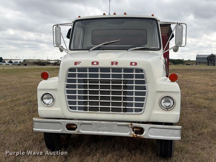 image for item EI7694 1974 Ford F700 grain truck