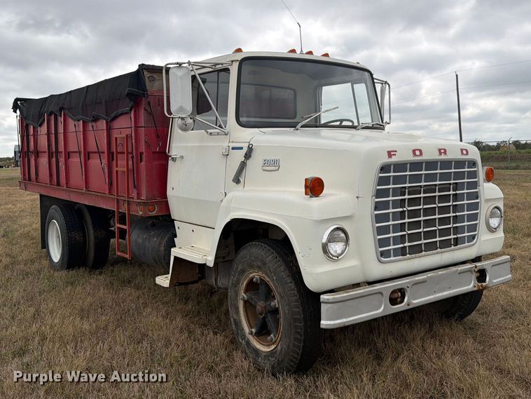 image for item EI7694 1974 Ford F700 grain truck