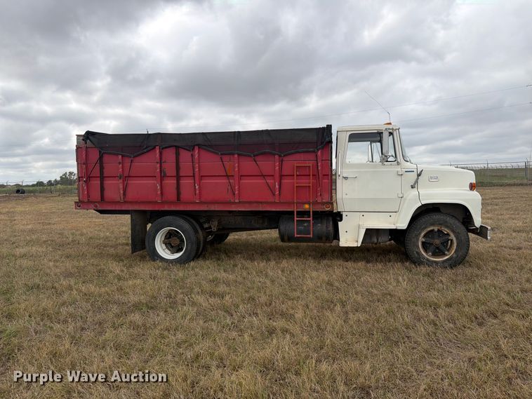 image for item EI7694 1974 Ford F700 grain truck
