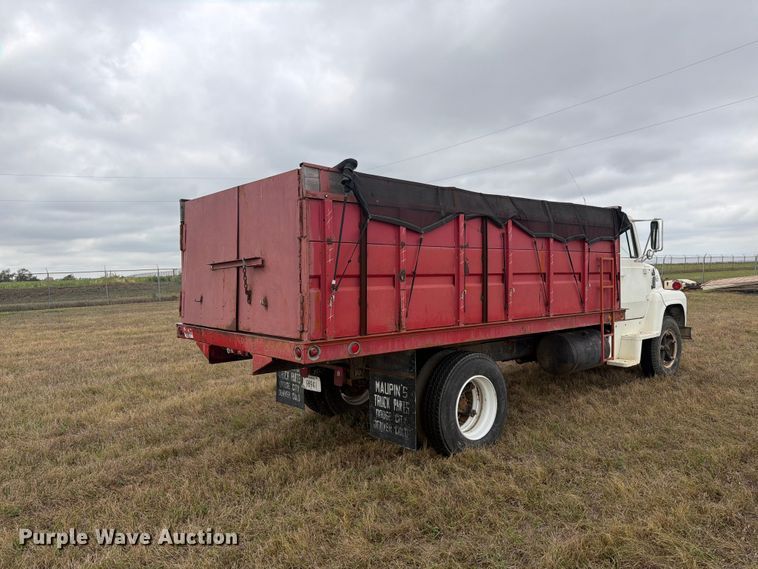 image for item EI7694 1974 Ford F700 grain truck