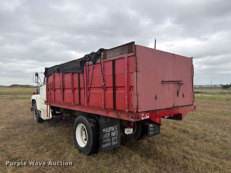 image for item EI7694 1974 Ford F700 grain truck
