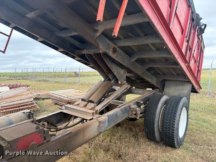 image for item EI7694 1974 Ford F700 grain truck