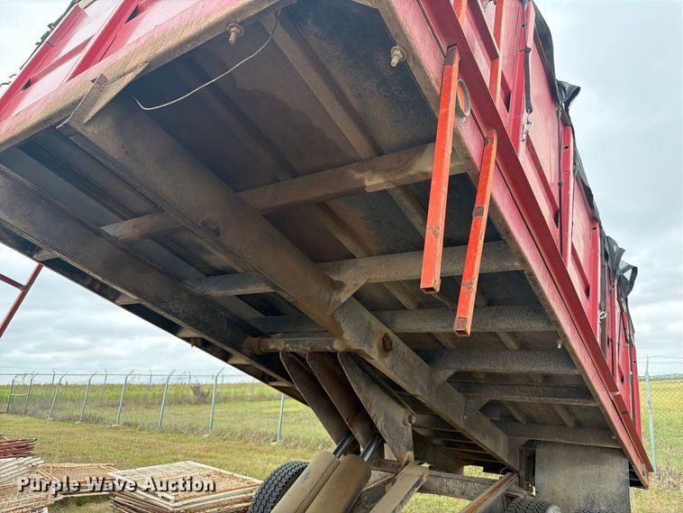 image for item EI7694 1974 Ford F700 grain truck