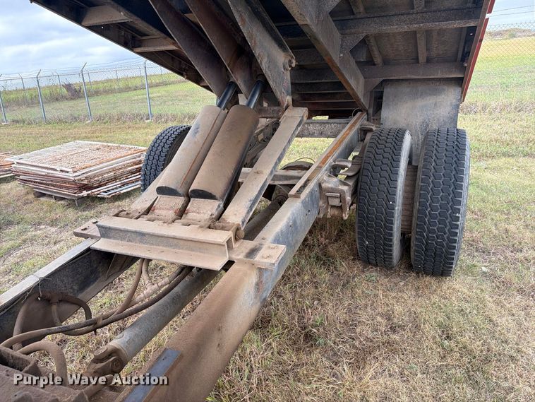 image for item EI7694 1974 Ford F700 grain truck