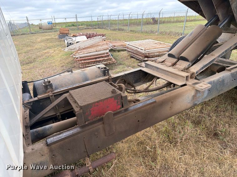 image for item EI7694 1974 Ford F700 grain truck