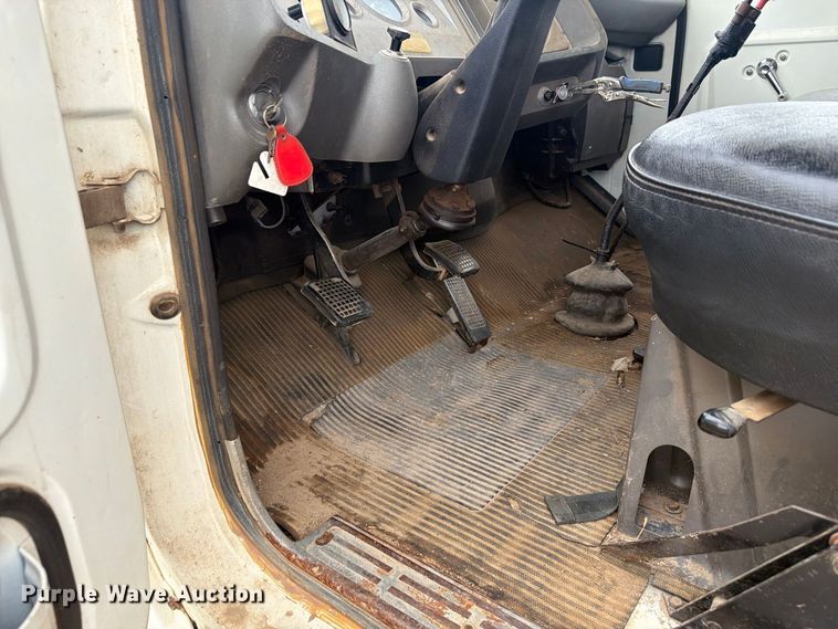 image for item EI7694 1974 Ford F700 grain truck