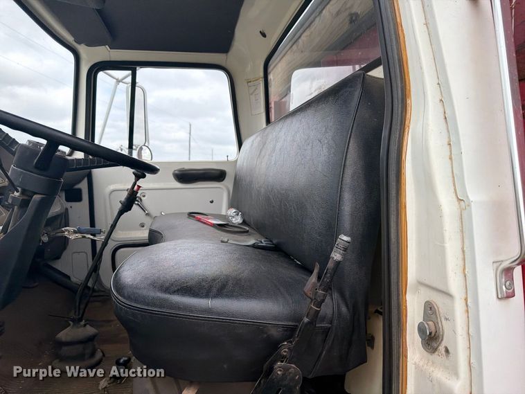 image for item EI7694 1974 Ford F700 grain truck