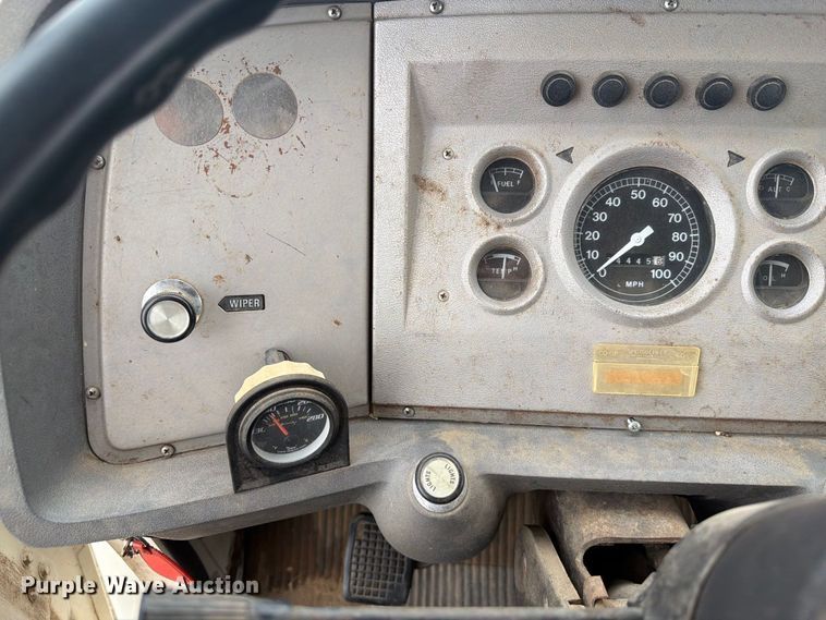 image for item EI7694 1974 Ford F700 grain truck