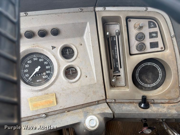 image for item EI7694 1974 Ford F700 grain truck