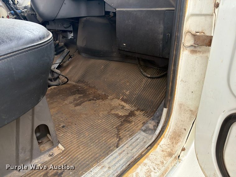 image for item EI7694 1974 Ford F700 grain truck