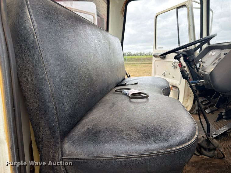 image for item EI7694 1974 Ford F700 grain truck