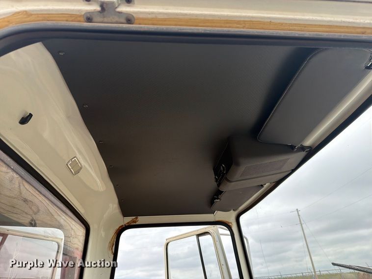 image for item EI7694 1974 Ford F700 grain truck