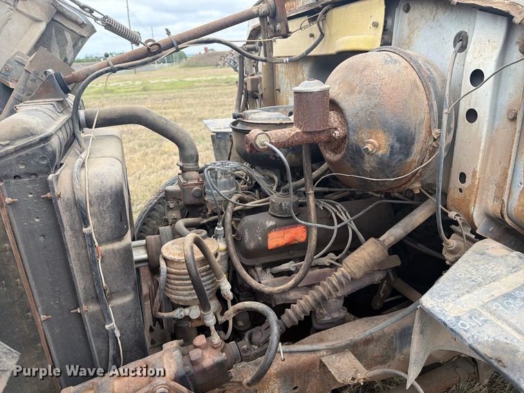image for item EI7694 1974 Ford F700 grain truck
