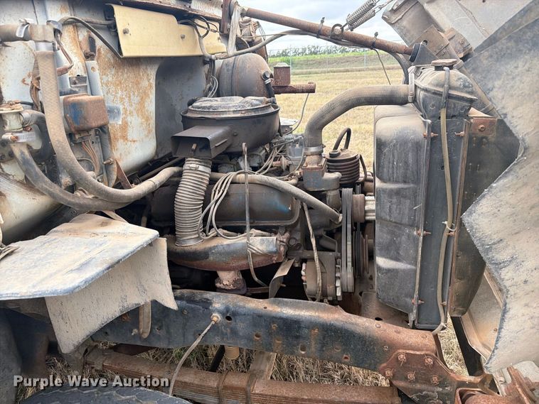 image for item EI7694 1974 Ford F700 grain truck