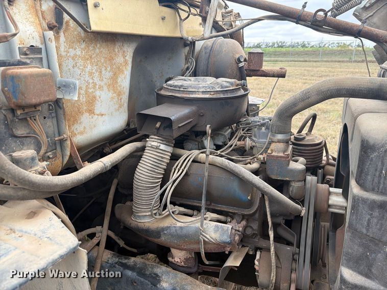 image for item EI7694 1974 Ford F700 grain truck