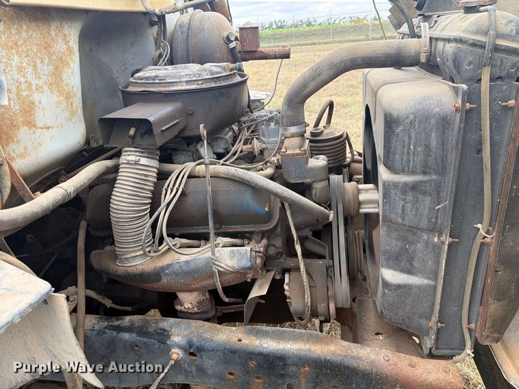 image for item EI7694 1974 Ford F700 grain truck