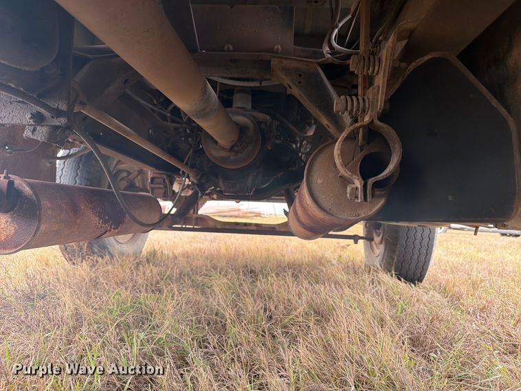 image for item EI7694 1974 Ford F700 grain truck