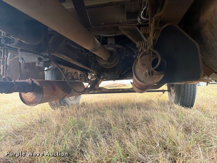 image for item EI7694 1974 Ford F700 grain truck