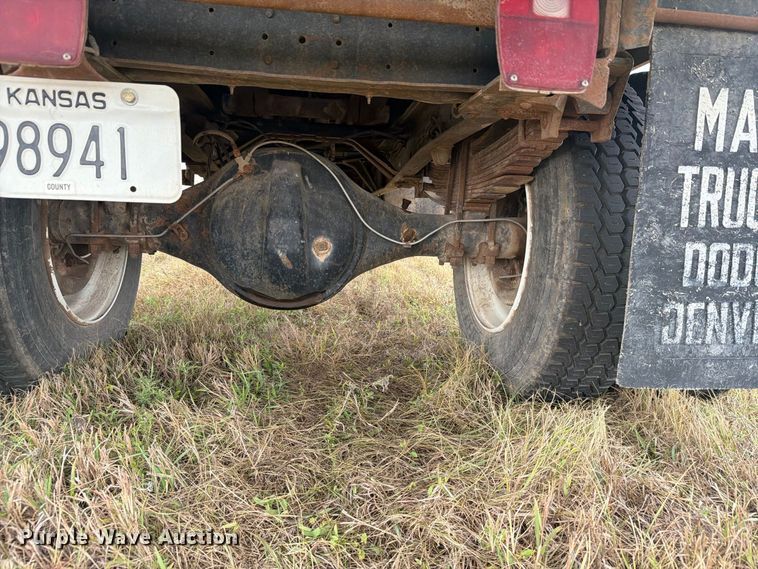 image for item EI7694 1974 Ford F700 grain truck