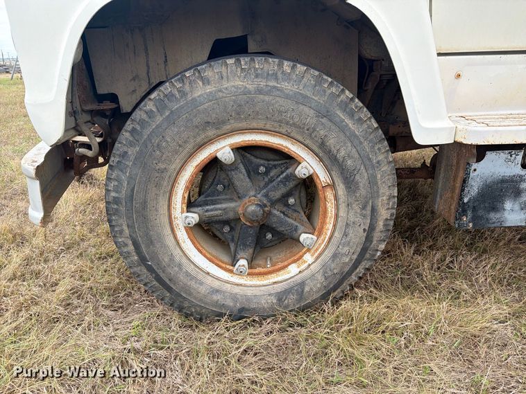 image for item EI7694 1974 Ford F700 grain truck