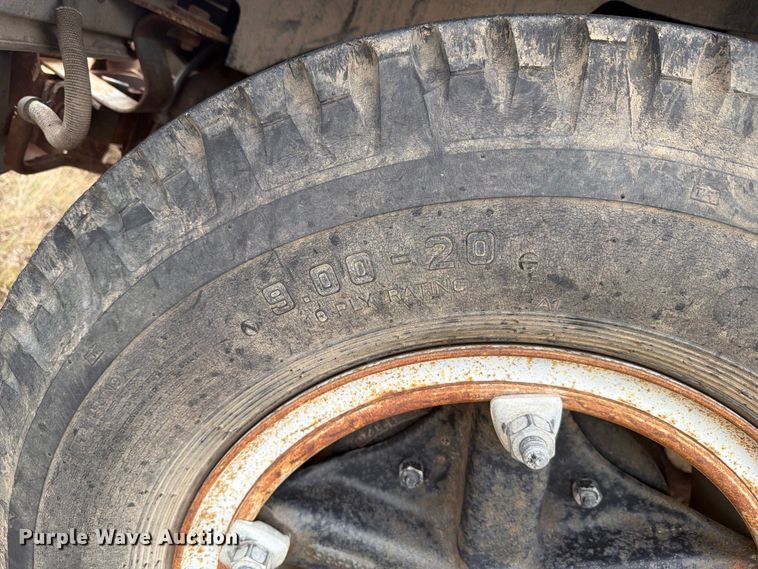 image for item EI7694 1974 Ford F700 grain truck