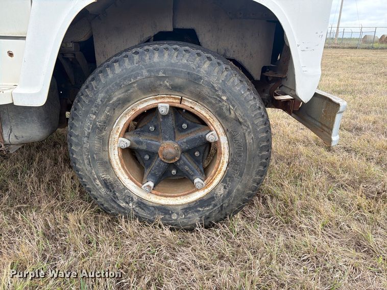 image for item EI7694 1974 Ford F700 grain truck