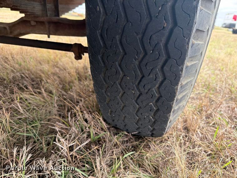 image for item EI7694 1974 Ford F700 grain truck