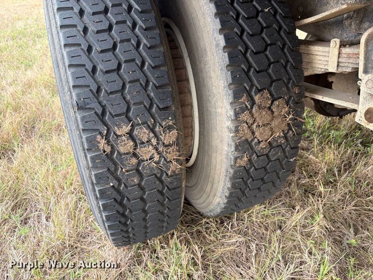 image for item EI7694 1974 Ford F700 grain truck