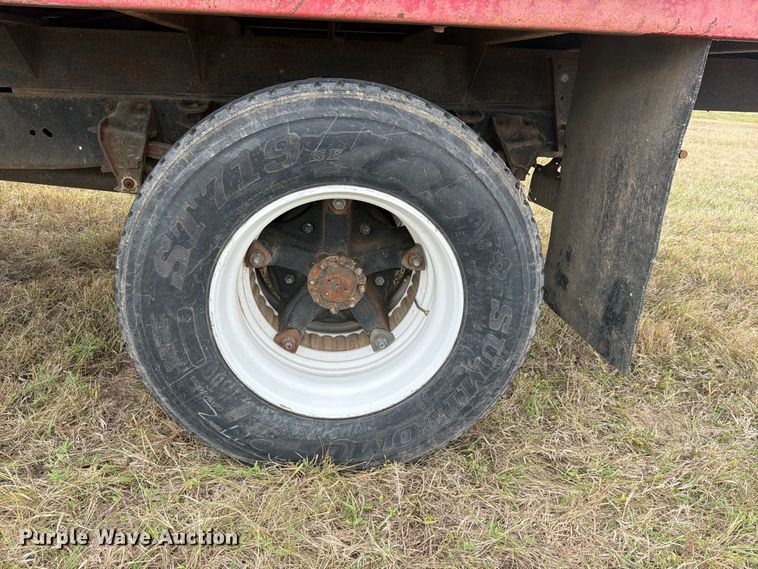 image for item EI7694 1974 Ford F700 grain truck