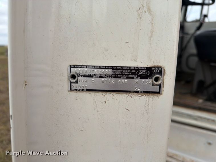 image for item EI7694 1974 Ford F700 grain truck