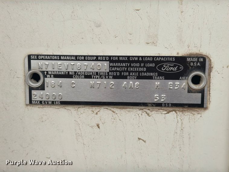 image for item EI7694 1974 Ford F700 grain truck