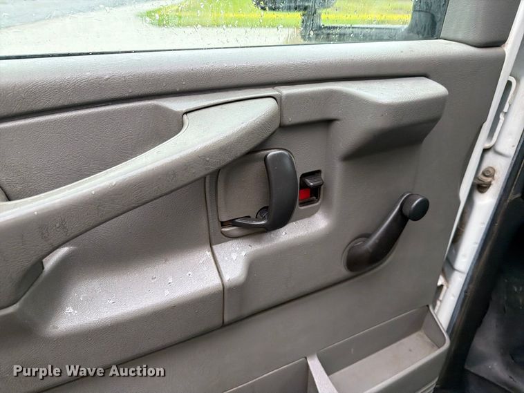 image for item EI7765 2012 Chevrolet Express 3500 box truck