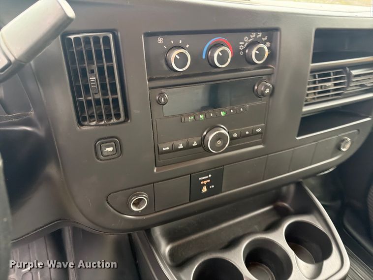 image for item EI7765 2012 Chevrolet Express 3500 box truck