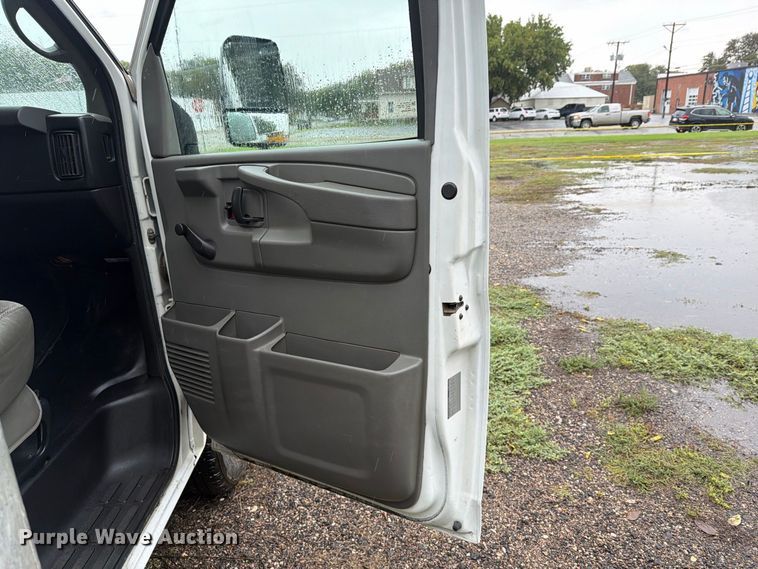 image for item EI7765 2012 Chevrolet Express 3500 box truck