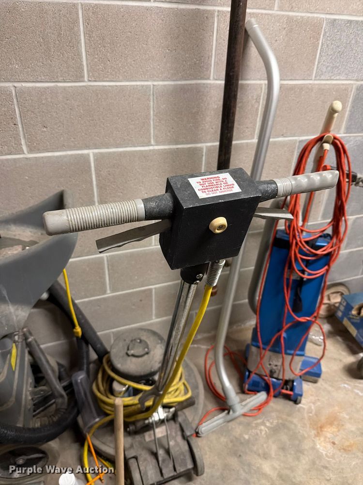 image for item EL0988 Janitorial equipment