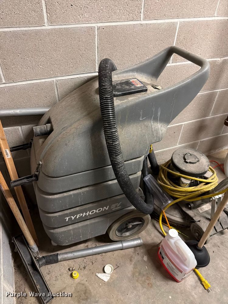 image for item EL0988 Janitorial equipment
