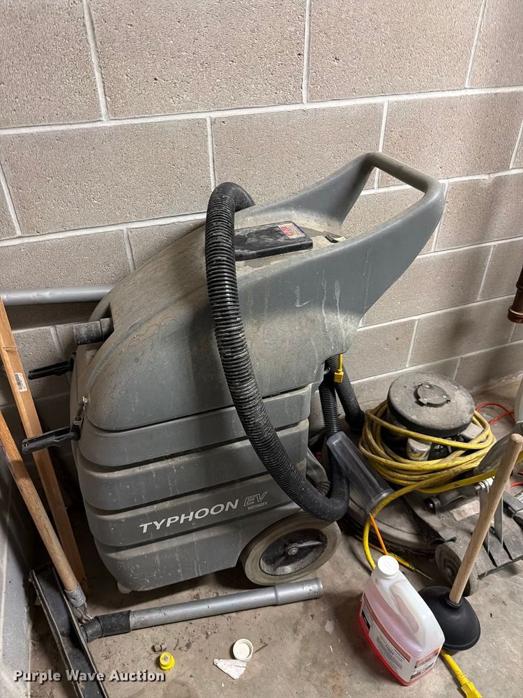 image for item EL0988 Janitorial equipment