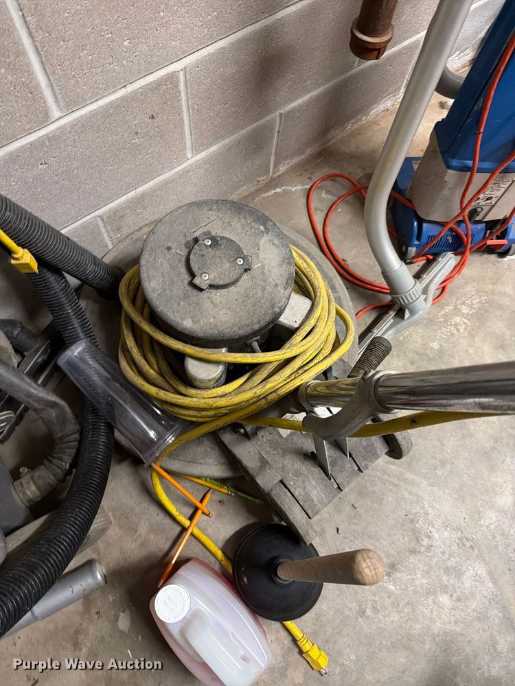 image for item EL0988 Janitorial equipment
