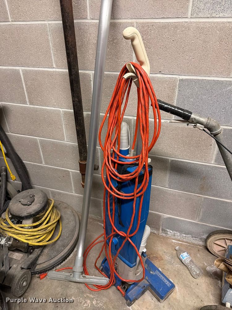 image for item EL0988 Janitorial equipment