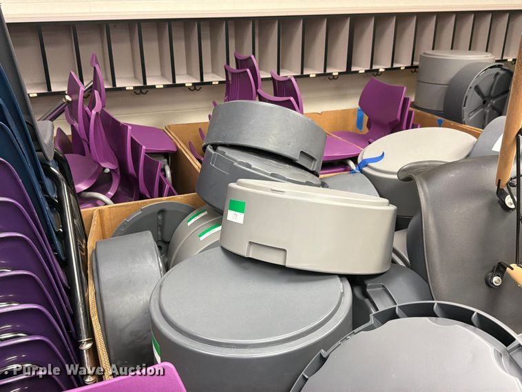 image for item EL0989 Approximately 150 Oodle seats 