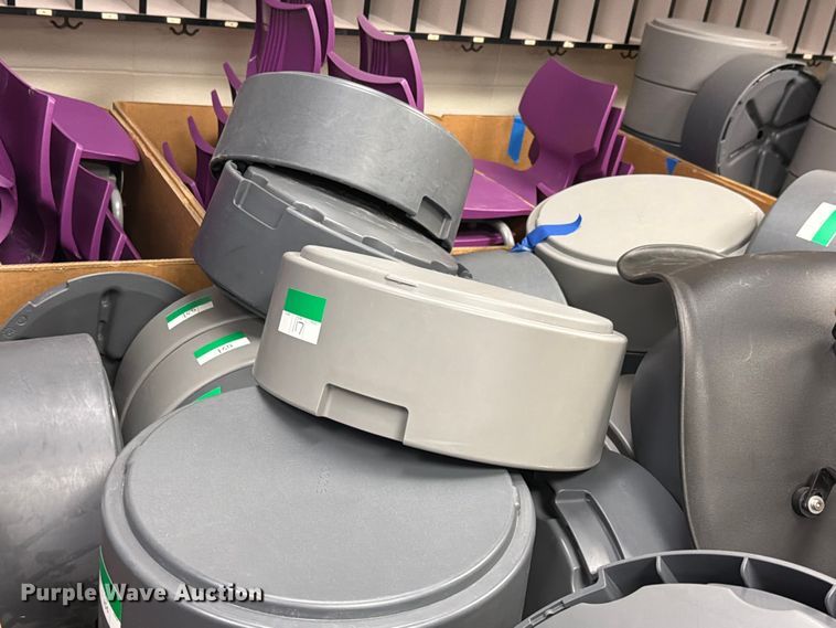 image for item EL0989 Approximately 150 Oodle seats 